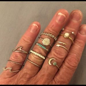 12 Pura Vida rings in size 8 & 9.